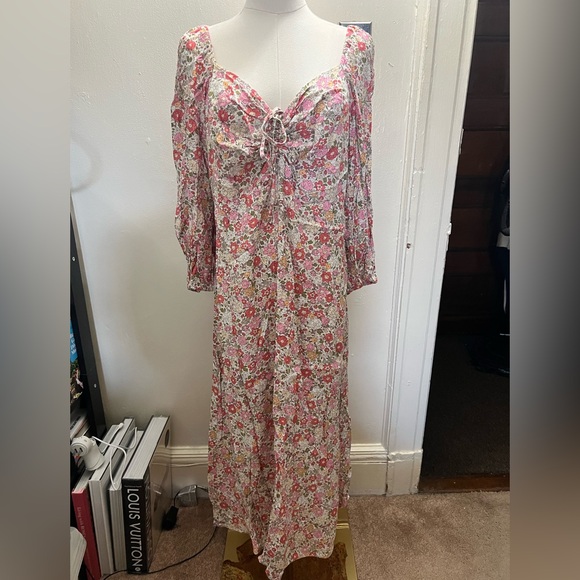 H&M Dresses & Skirts - NWT H&M Floral Midi Pink Dress Sweetheart Neckline and Puff Sleeve Size L